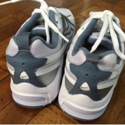 Gray White T Run 3 Shoes (Size 1.5 Y)(7 8 9 years old) Boy Authentic